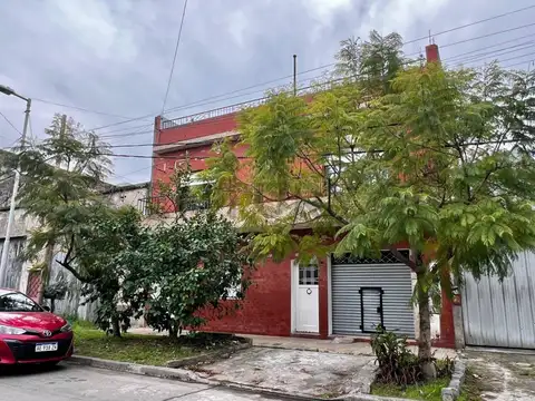 VENTA PH CON COCHERA PATIO Y TERRAZA EN AVELLANEDA