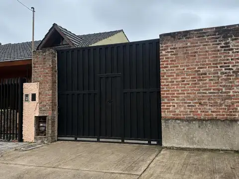 LOTE de 10x32m con Quincho en Villa Bosch- PERMUTA