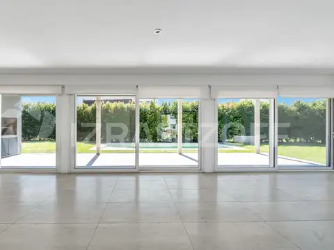 Casa en VENTA sobre lote central en Ayres Plaza