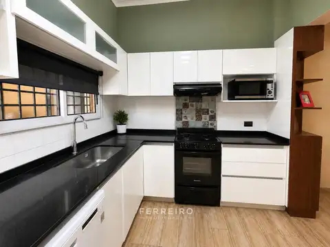 Casa en Venta con 4 cocheras