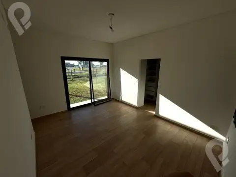 Casa en Venta con 4 cocheras