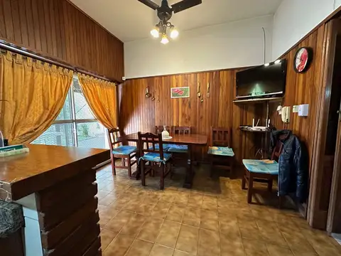 Casa 6 ambientes con 2 baños