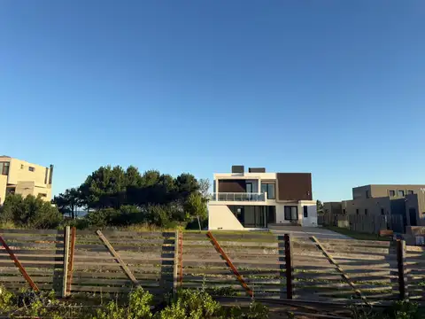 Costa Esmeralda, Maritimo I