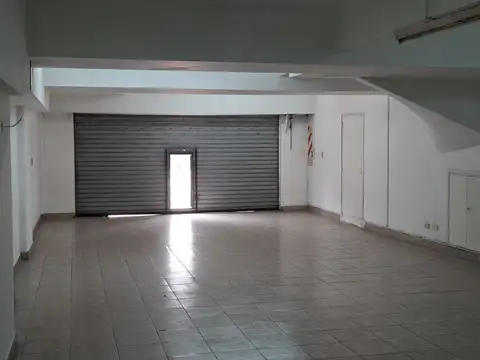 AMPLIO LOCAL DE 100 M2 EN ZONA COMERCIAL