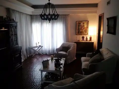 Casa 6 ambientes con 4 baños