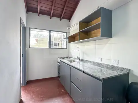 Depto Tipo Casa en Alquiler con 1 cocheras