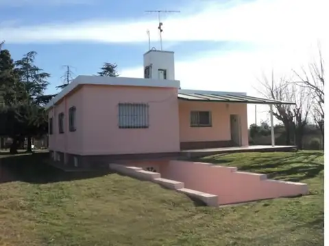 Encantadora Casa de Campo – 4 Ambientes con Quincho y Garage