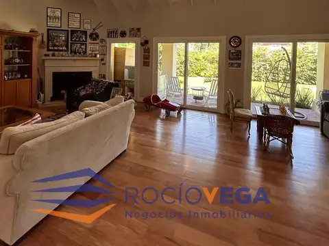 Casa 5 ambientes con 4 baños