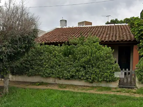 VENTA CASA CON JARDÍN Y PISCINA EN CASTELAR