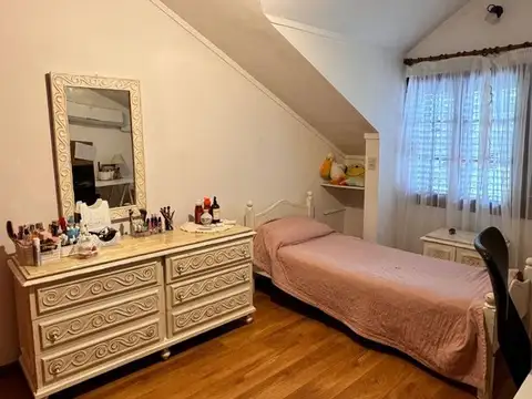 VENTA CASA C/ PILETA - Zona Parque.-