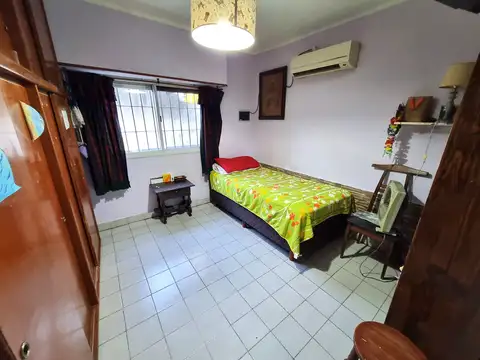 CHALET LOTE PROPIO EN ESQUINA, A  1 CUADRA DEL CENTRO COMERCIAL DE PEREZ QUINTANA.  APTO CREDITO