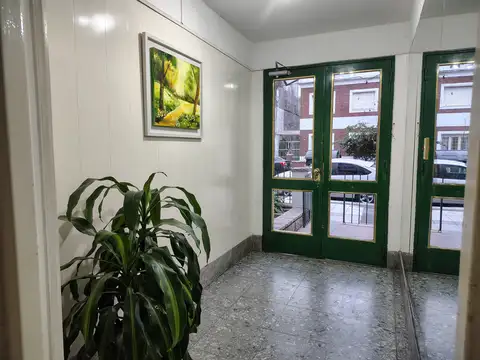 Dpto 2 amb en Nuñez- por escalera-