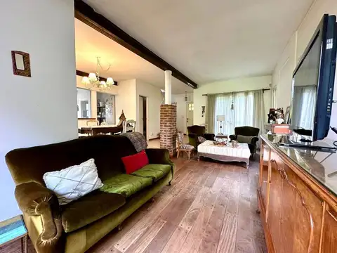 Casa en Venta con 2 cocheras