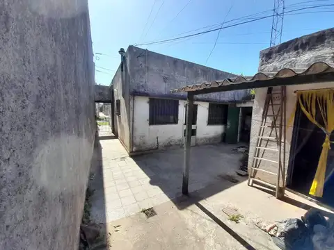 Casa sobre LOTE de 370 M2  Aguapey 2900 Lanus E