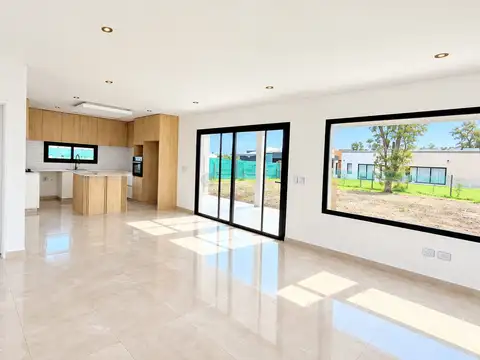Casa 5 ambientes con 2 baños