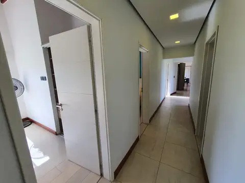 Casa en Venta con 4 cocheras