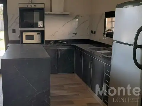 Casa en Suipacha Moderna de Estilo Minimalista Pileta 3 cocheras