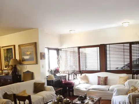 Casa 6 ambientes con 4 baños