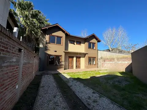 Casa 3 ambientes con 2 baños