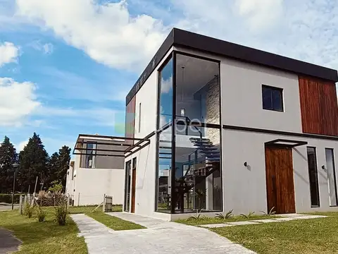 Casa  en Venta en El Aljibe, Pilar, G.B.A. Zona Norte