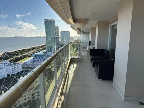 Departamento en Venta en Playa Mansa, USD 1.500.000