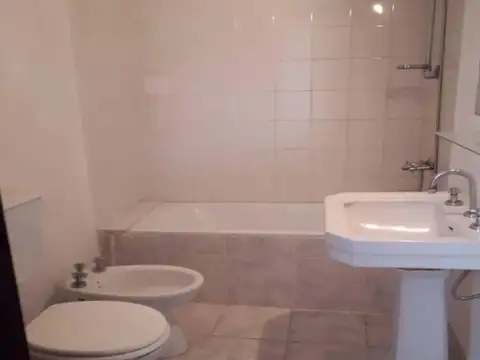 TRIPLEX EN LOTE PROPIO. NO ES P/H.