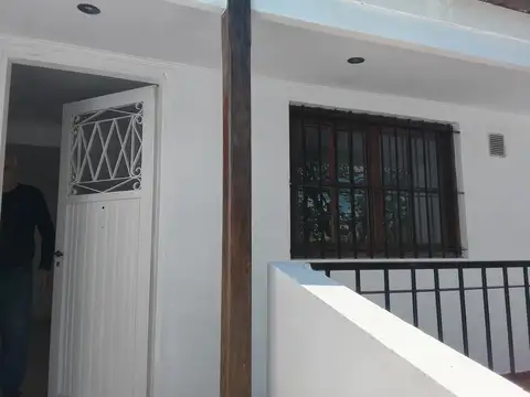 Depto Tipo Casa 3 ambientes con 2 baños