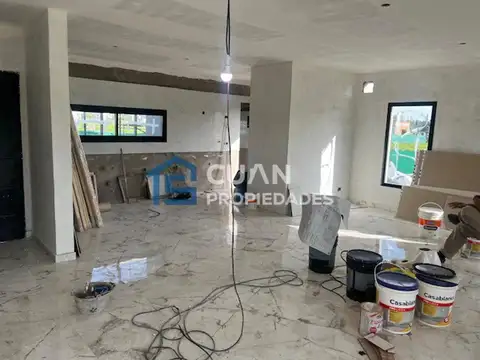 Casa 4 ambientes con 3 baños