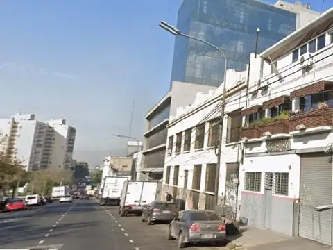 Oficina en Alquiler con 40 cocheras