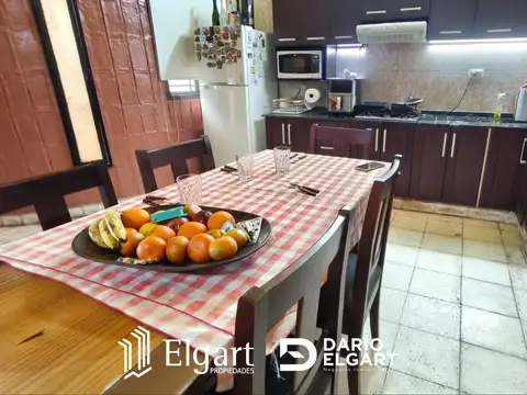 Casa 6 ambientes con 2 baños