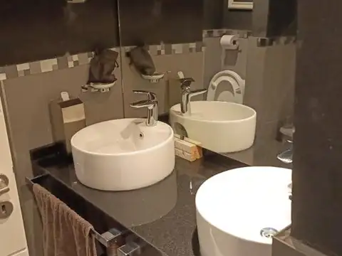 Depto Tipo Casa en Venta de 9 ambientes