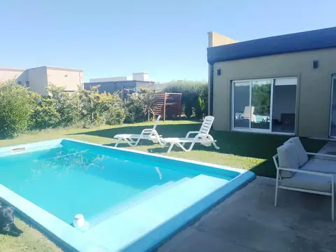 Casa 4 ambientes con 3 baños