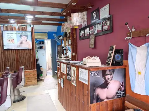 Local en venta en Olivos 32 metros con pequeño patio y baño.