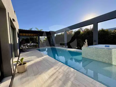 Casa en Venta en Pilar del Este - Santa Guadalupe, USD 275.000