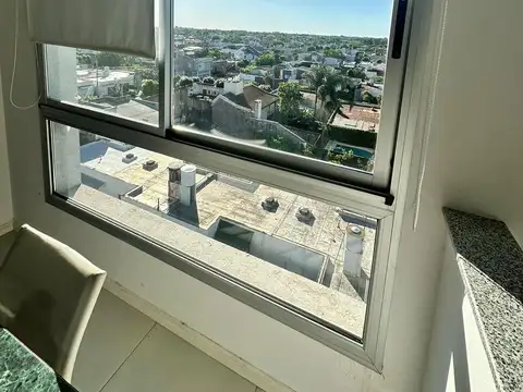 Yapeyú e/ Bouchard y Vicente López