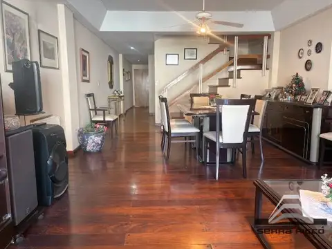 Casa 5 ambientes con 4 baños