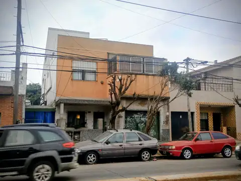 Departamento tipo casa en venta en Planta Alta de 3 ambientes, en Villa Adelina