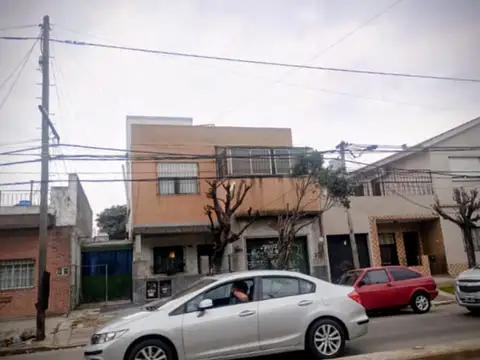 Avenida Primera Junta 3700, Piso 1