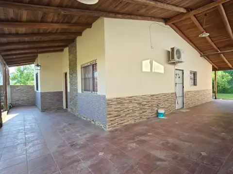 CASA TRES DORMITORIOS CON GALERIA PARRILLA PATIO