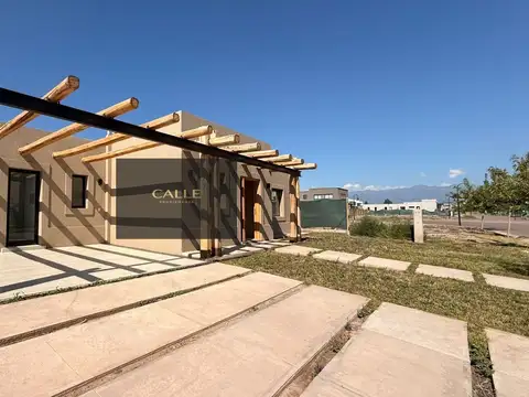 Casa en venta c/ cochera en Luján de Cuyo