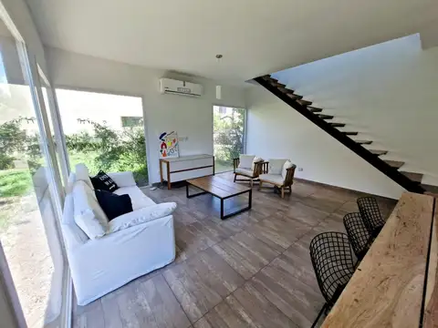Casa 4 ambientes con 3 baños