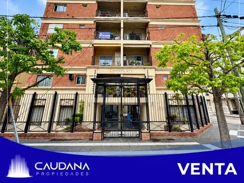 Departamento tres ambientes con tres cocheras en venta en Ramos Mejia