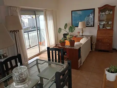 Falucho 2500, Piso 10