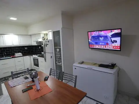 Casa 7 ambientes con 2 baños