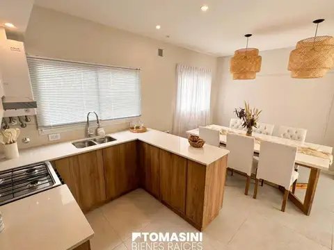 Depto Tipo Casa en Venta de 5 ambientes