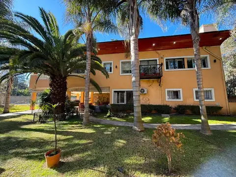 Casa en Venta con 3 cocheras
