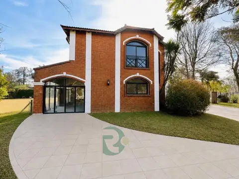 Venta casa 5amb. B.Cerrado Campos de Alvarez.Fco.Alvarez