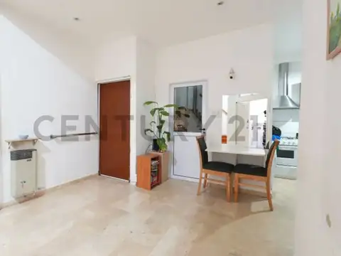 Depto Tipo Casa 4 ambientes con 2 baños
