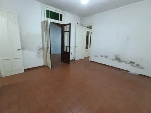 Casa en Alquiler con 2 cocheras