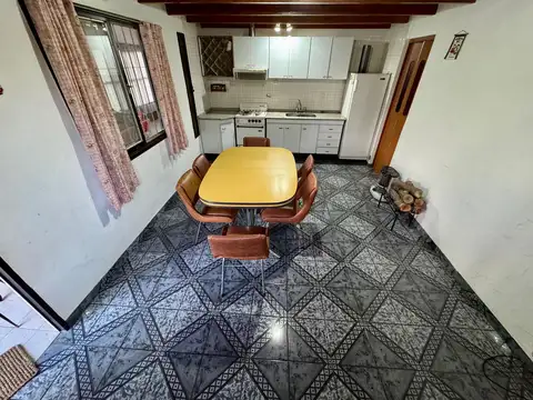 VENTA CASA 2 DORMITORIOS TERRENO 1.061 m² AMBOY